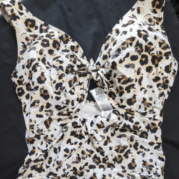 COPY - Niptuck swim one piece swimsuit. Size 12. Animal ( Cheetah print). - Picture 6 of 10